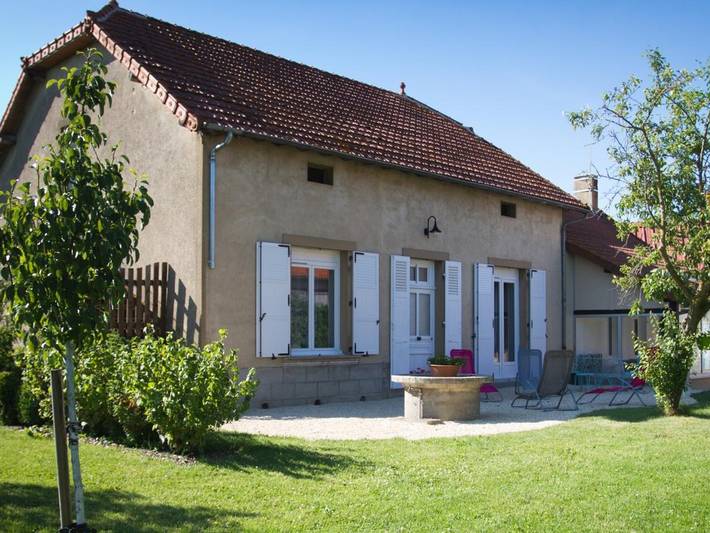 Gîte pour 8 personnes, avec terrasse et jardin