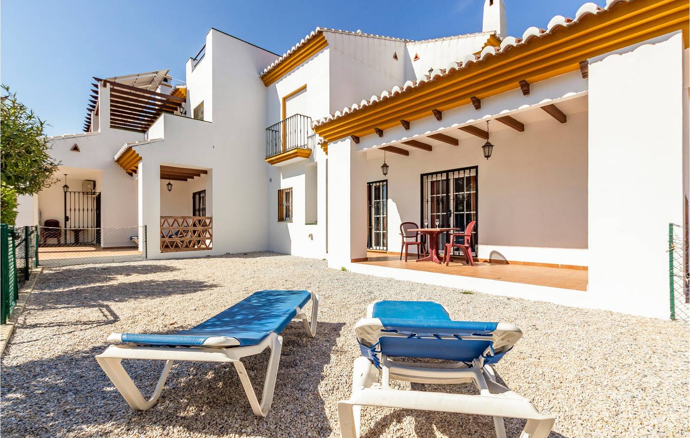 Ganze Ferienwohnung, Wunderschönes Terrassenapartment mit WiFi & Aussicht in Alcaucín, Málaga Provinz