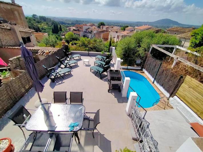 Vakantiehuis voor 6 personen, with Balkon and Terras as well as Zwembad and Uitzicht op het meer in Mallorca Binnenland