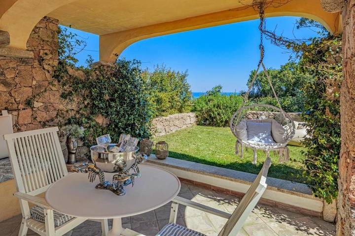 Ferienwohnung für 6 Personen, mit Balkon und Terrasse sowie Garten und Pool