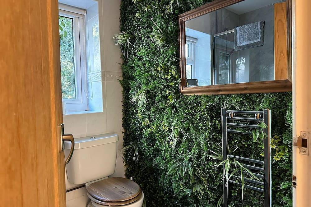 Cottage standard private bathroom The Bungalow in Cromer, Norfolk Coast