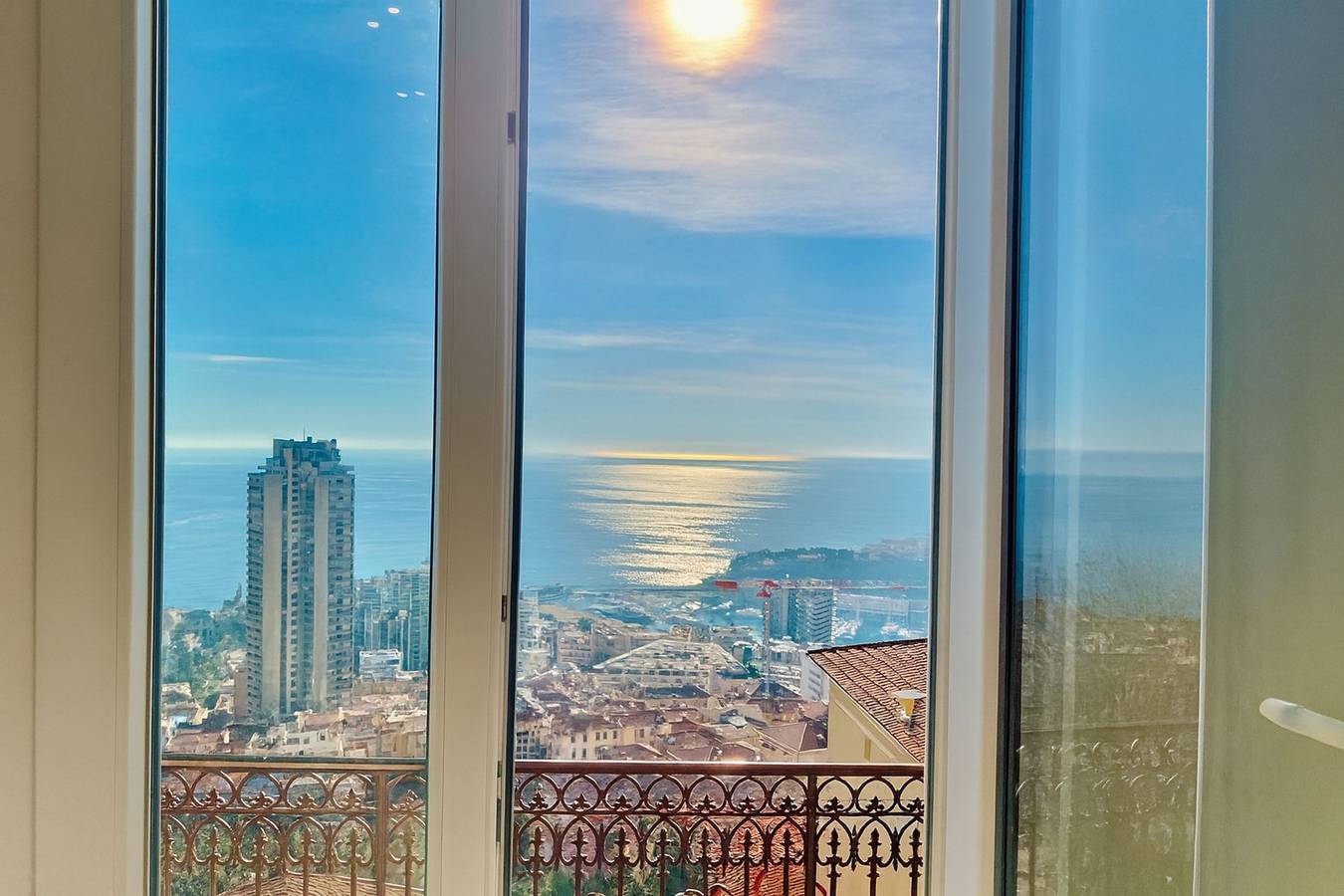 Entire apartment, 2 rooms with 180° view on sea and Monaco in Beausoleil, Nice region