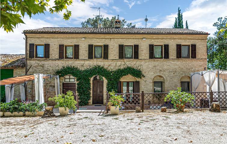 Casa vacanza per 10 persone, con Giardino nelle Marche