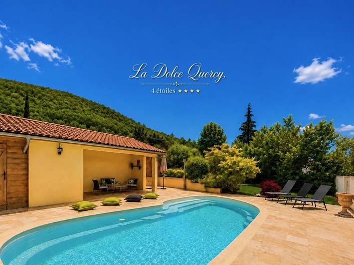 Location de vacances pour 12 personnes, avec piscine ainsi que jacuzzi et terrasse à Espère