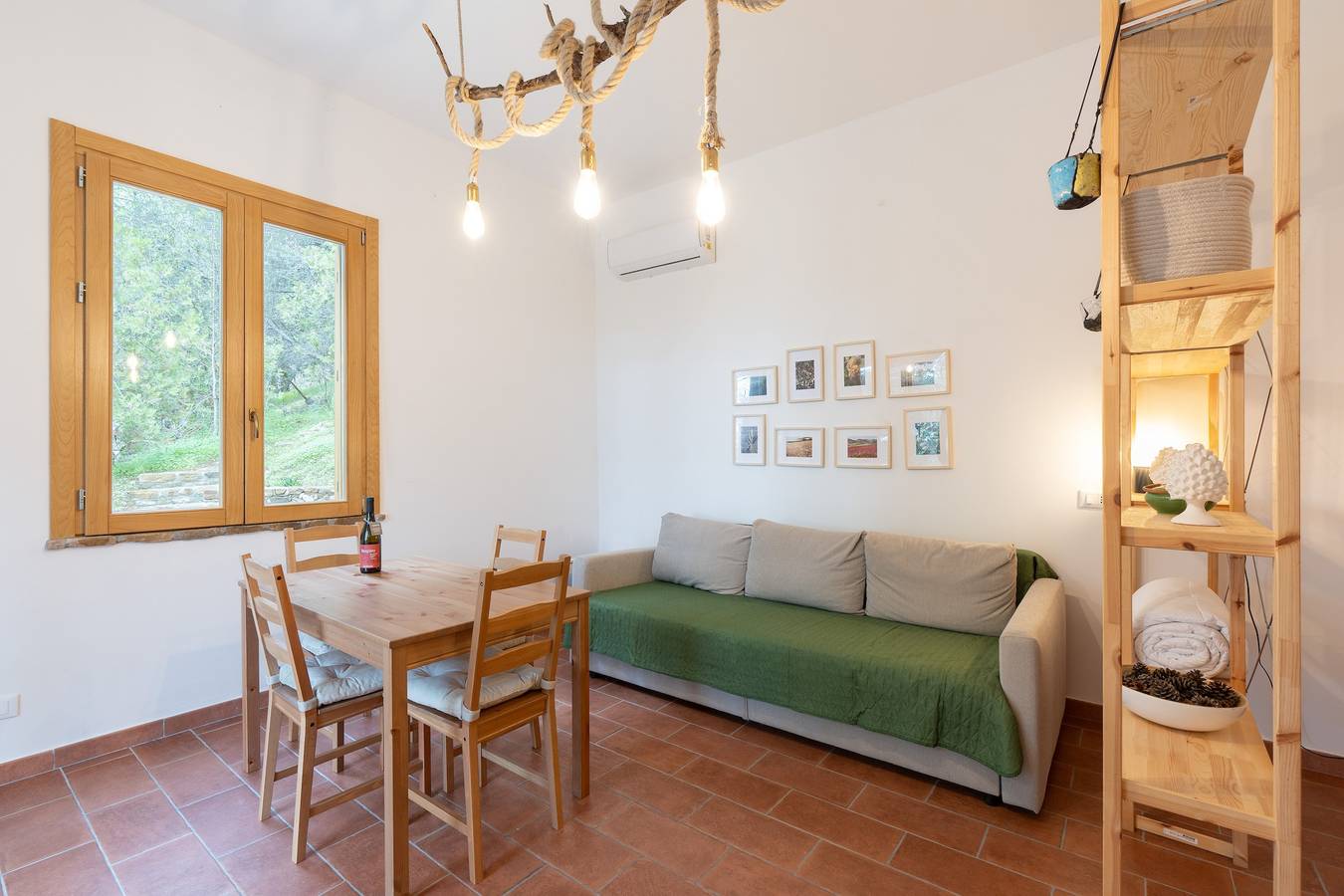 Appartamento intero, Appartamento 'Casa delle Pigne' con Vista Montagna, Terrazza Privata e Wi-Fi in Camporeale, Provincia di Palermo