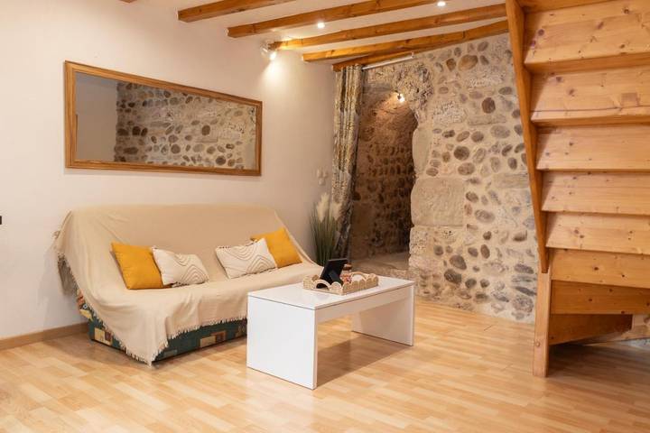 Gîte pour 4 personnes, avec terrasse à Montélier