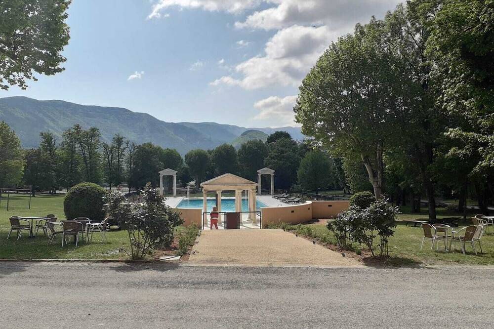 Entire apartment, Vie de Château in Montbrun-les-Bains, Nyons region