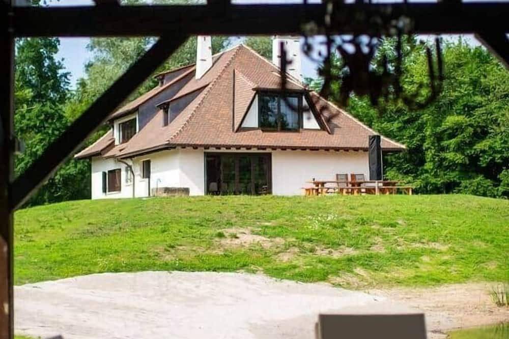 Domaine d'exception alsacien avec lac privé in Rountzenheim, Nord de l'Alsace