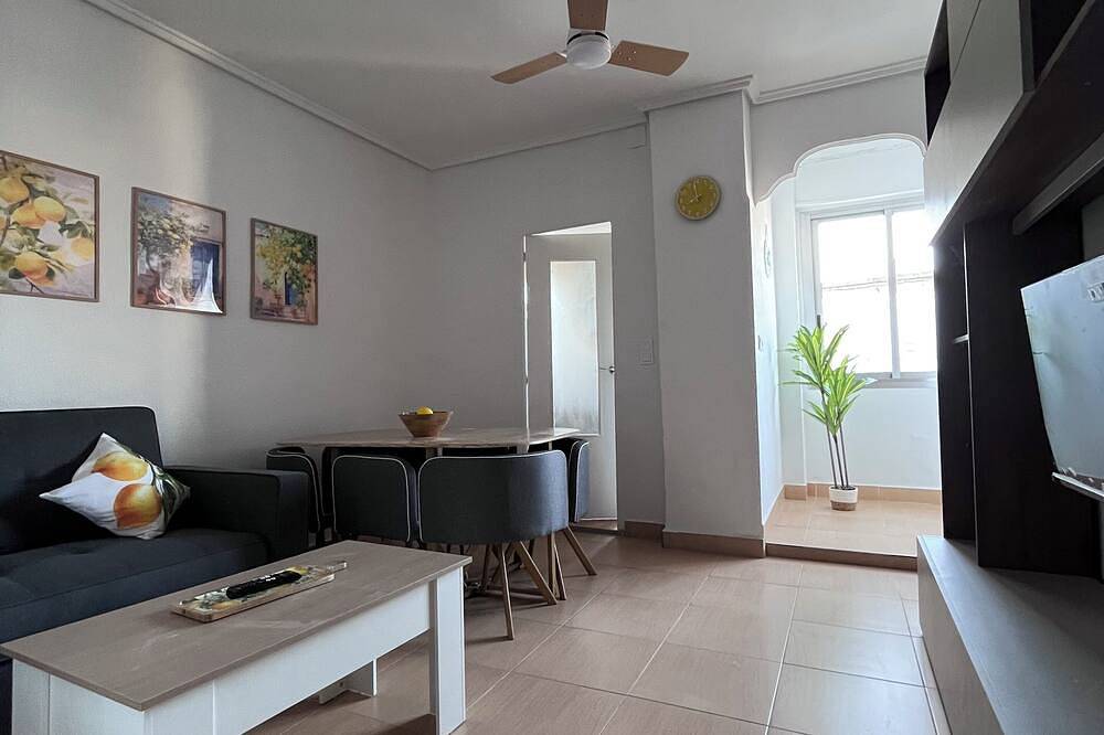 Apartamento entero, Luminoso piso en Ruzafa cerca del Roig Arena y Cac | Hasta 7 personas (1 baño) in Valencia City Centre, Valencia