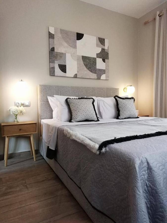 Location de vacances pour 4 personnes, avec jardin ainsi que vue et terrasse à Galaxidi