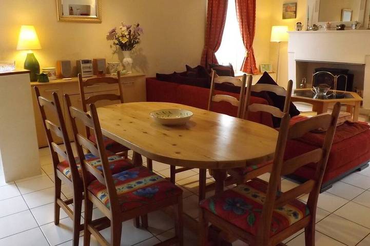Gîte pour 6 personnes, avec Balcon ainsi que Jardin et Piscine dans Bellevigne