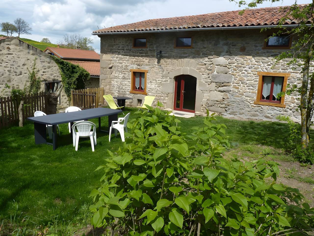 Gîte du châtelet, 10-12 personnes, en auvergne in Manglieu, Parc Naturel Régional Livradois-Forez