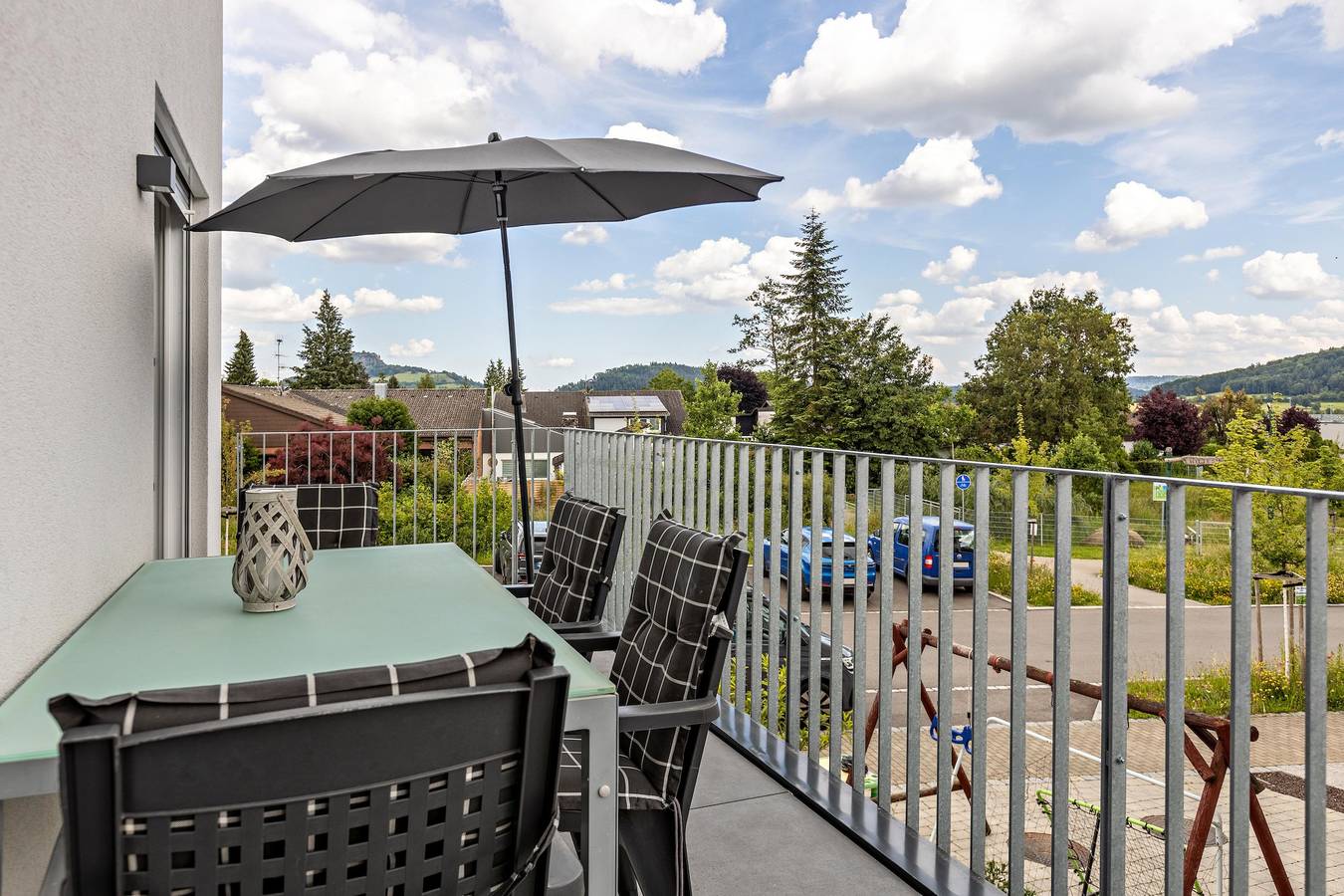 Ganze Wohnung, Moderne Ferienwohnung "Schmuckstück" mit Blick auf die Berge in Hilzingen, Hegau