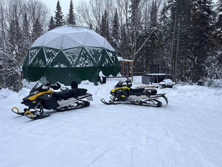 Camping voor 4 personen, with whirlpool and tuin as well as terras in Canada