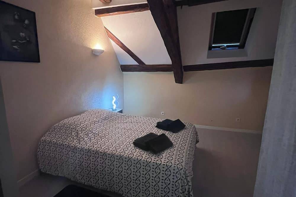 Entire apartment, Large fully-equipped apartment 3 bedrooms 3 double beds 2 bathrooms in Grandvillars, Territoire-de-Belfort