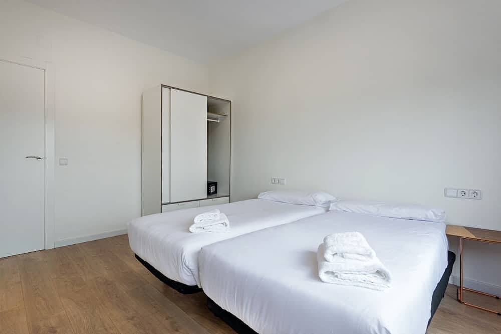 Entire apartment, Bebarceloner Pelayo Apartments - 2 bedrooms in Barcelona Centre, Barcelona