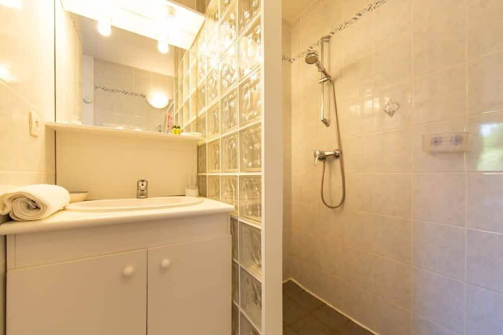 Entire apartment, Appartement Le Chenal in Arès for 4 persons in Arès, Arcachon region