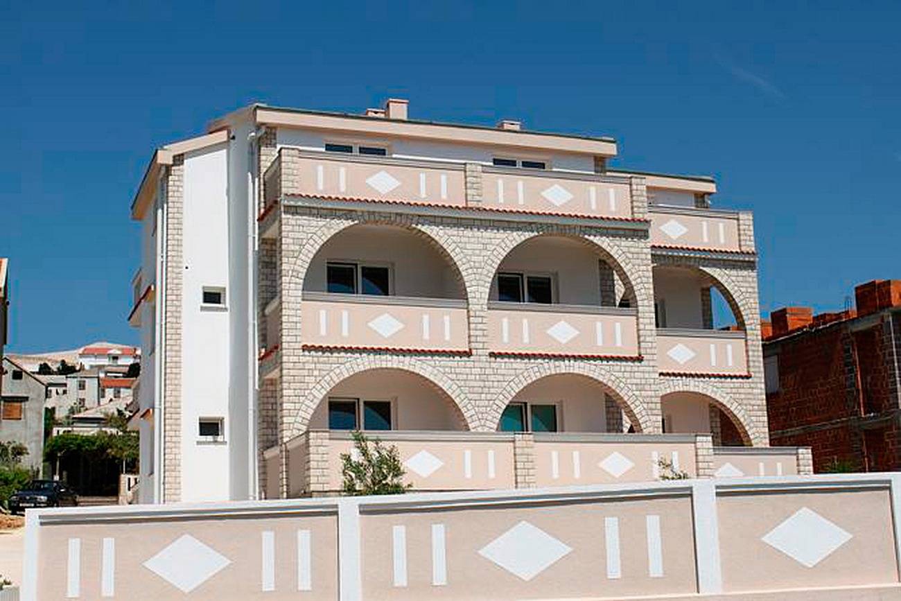 Ganze Wohnung, 1-Zimmer-Ferienwohnung mit Terrasse und Meerblick Zubovici (Pag) A-4130-g in Zubovići, Pag