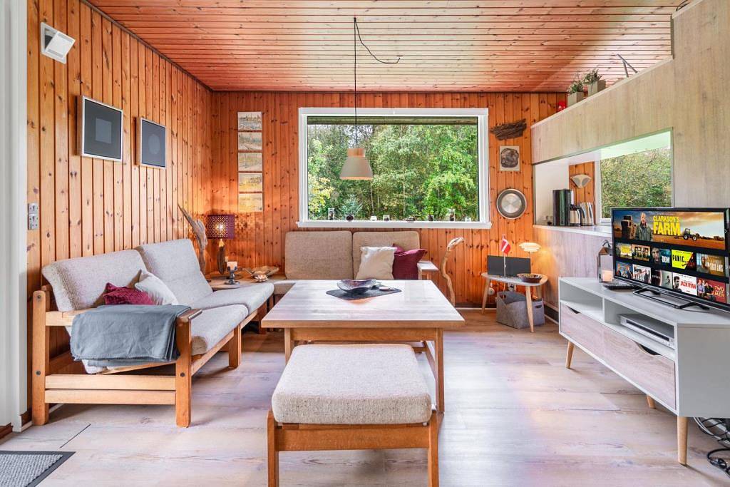 Gemütliches Ferienhaus mit Holzcharme, überdachter Terrasse und Platz für die ganze Familie in Houstrup, Varde