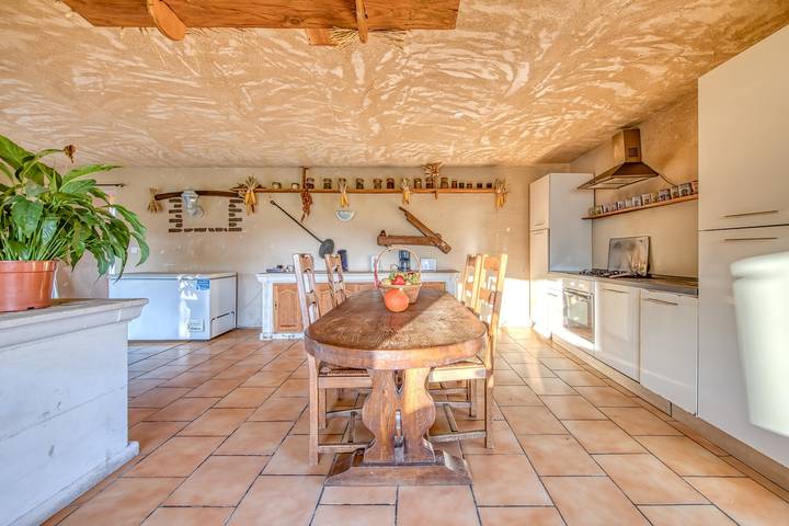 Ferienhaus 'L'Ecurie' mit privatem Pool, privater Terrasse und Wi-Fi in Guizengeard, Charente