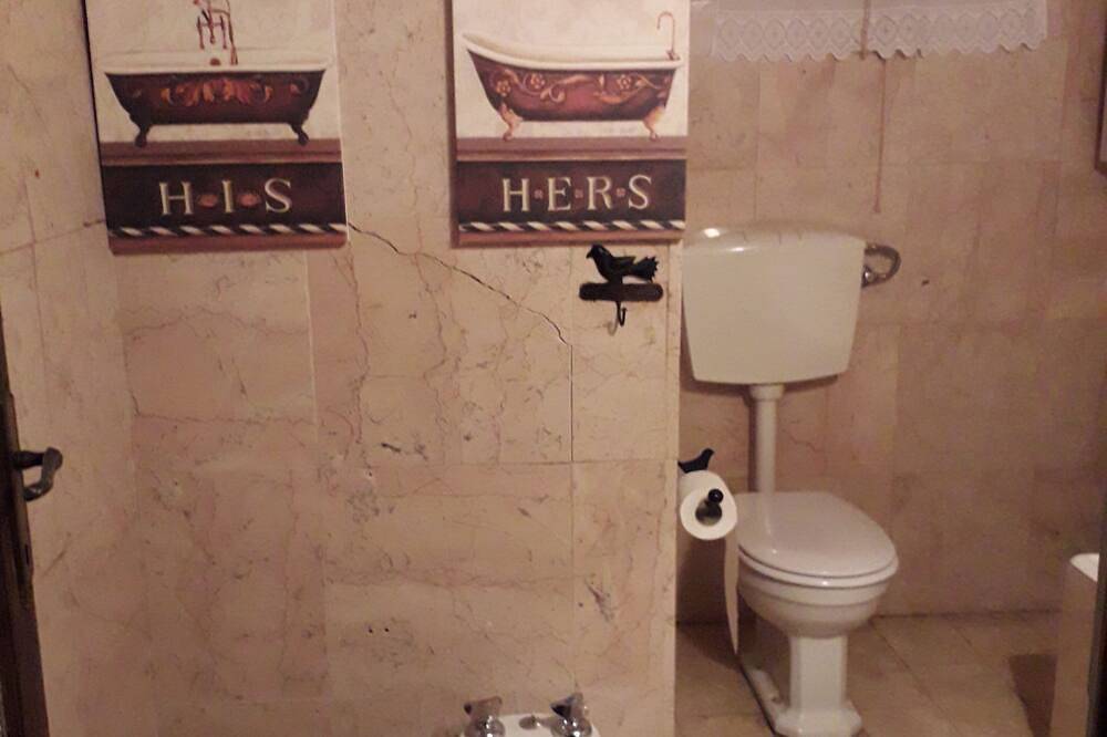 Haus mit Pool in den Bergen und in der Nähe von Meer. in Stazzema, Italienische Riviera