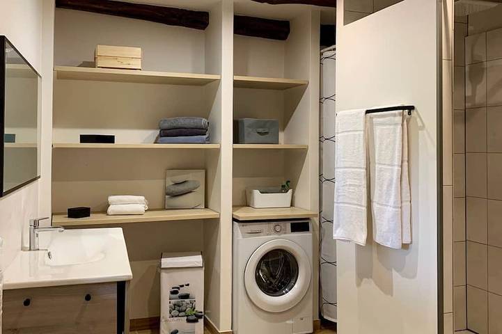 Location de vacances pour 10 personnes, avec piscine ainsi que terrasse et jardin à La Chapelle-Aubareil - 4