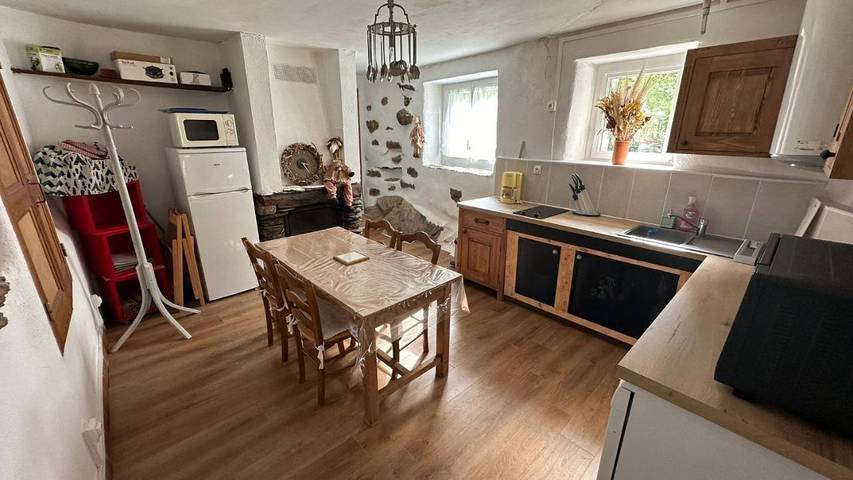 Gîte pour 4 personnes, avec vue ainsi que jardin et terrasse à Ponteils-et-Brésis
