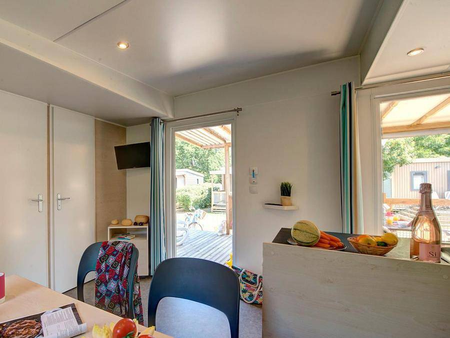 Flower Camping l'Ile d'Offard - Mobile home 4 persons - Comfort mobile home 29m² 2 bedrooms + semi-covered terrace + Tv + dishwasher in Saumur, Loire Valley