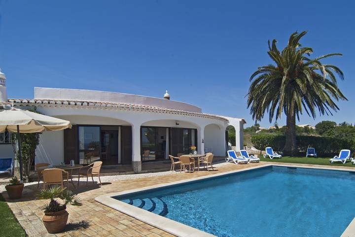 Casa rural para 9 personas, con Terraza además de Jardín y Piscina en Luz