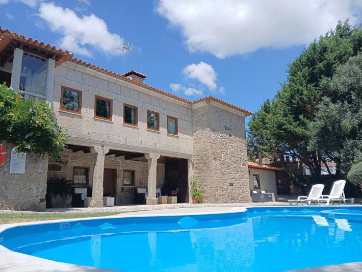 Gîte pour 4 personnes, avec piscine ainsi que jardin et vue à Cossourado