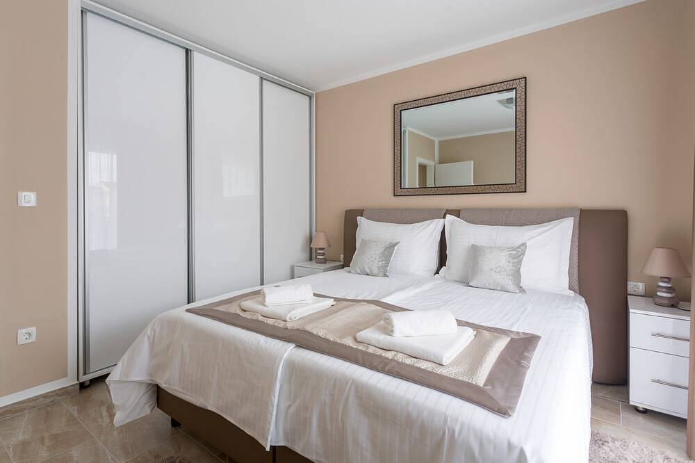 Villa Nicolina - Ap Angelina Privat Pool View in Kastel Novi, Kaštela