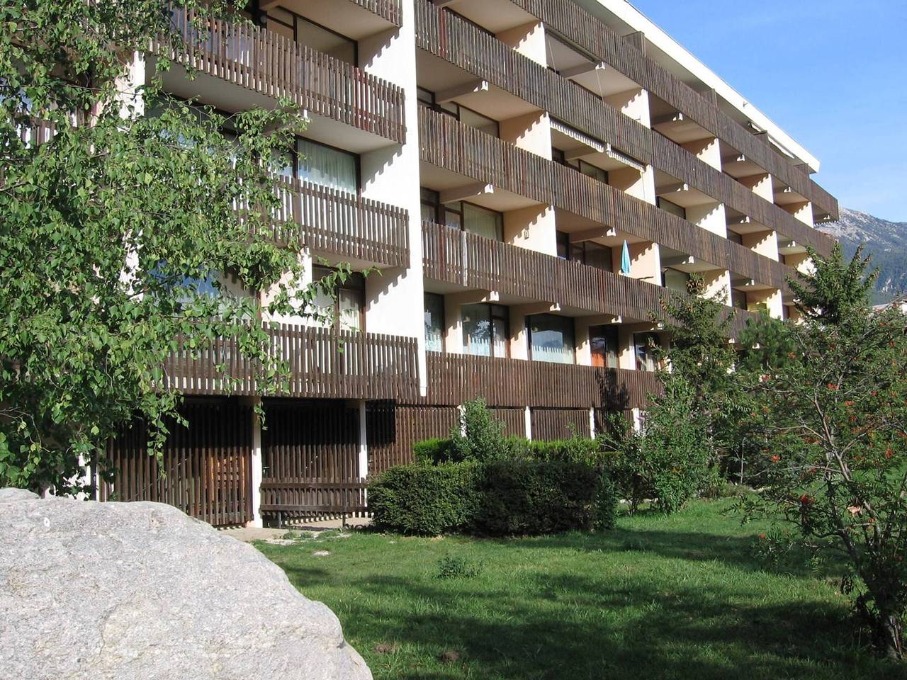 Appartement entier, Studio pour 4 pers à Chantemerle, Serre-Chevalier avec balcon, parking et équipements complets in Saint-Chaffrey, Serre Chevalier