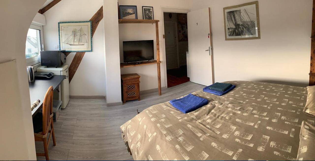 Une chambre chez l'habitant in Saint-Martin-des-Champs, Ceinture Dorée