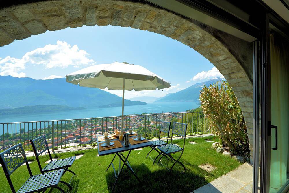 Ganze Wohnung, Lucia house, sunshine and lake view! in Vercana, Gemeinde Vercana