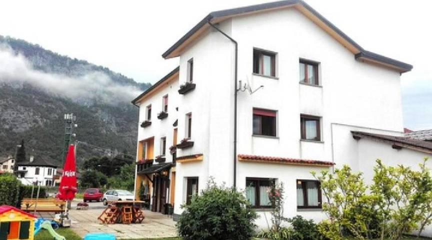 Hôtel pour 2 personnes, avec vue et jardin, animaux acceptés à Villa Santina