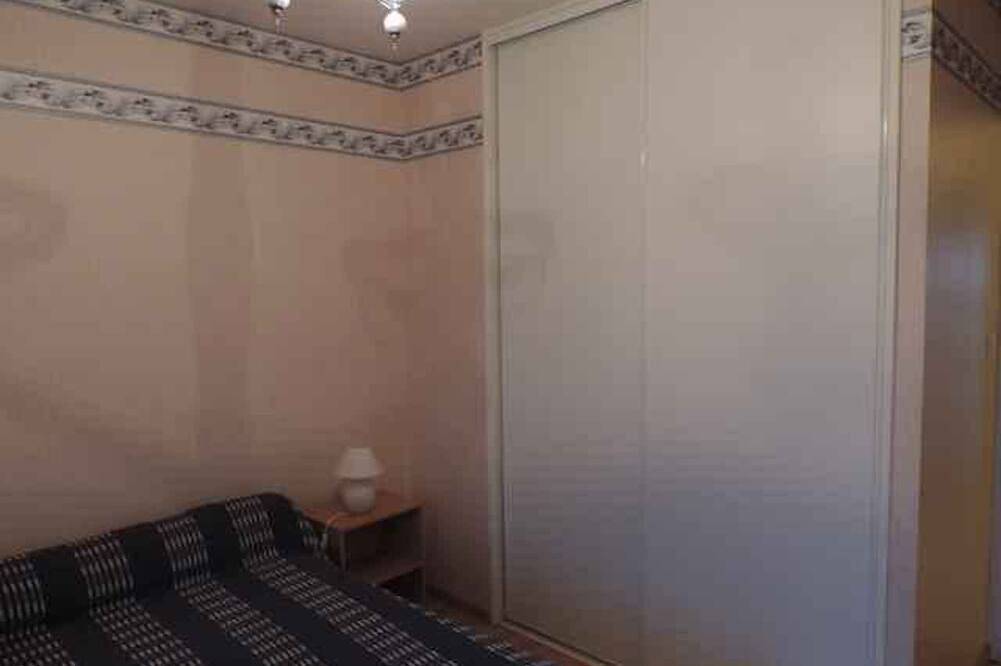 Ganze Wohnung, Pleasant recent 2-bedroom apartment on the port in Lesconil, Plobannalec-Lesconil