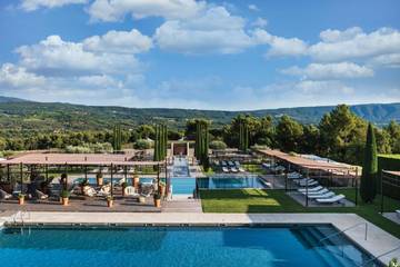 Hôtel pour 2 personnes, avec vue et sauna ainsi que piscine et jardin, animaux acceptés à Gargas