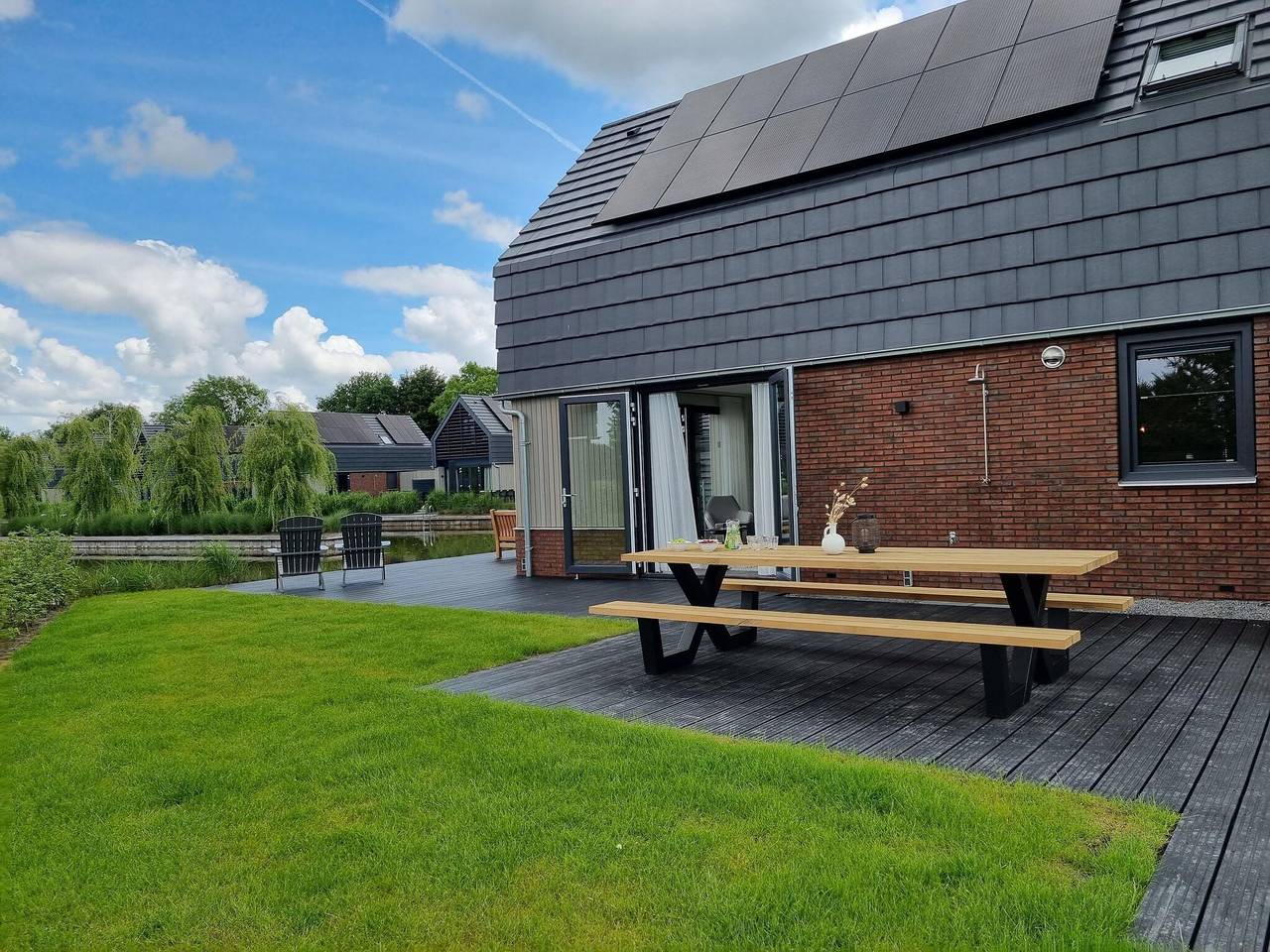 Villa am Wasser mit Anlegesteg in Balk, Ijsselmeer