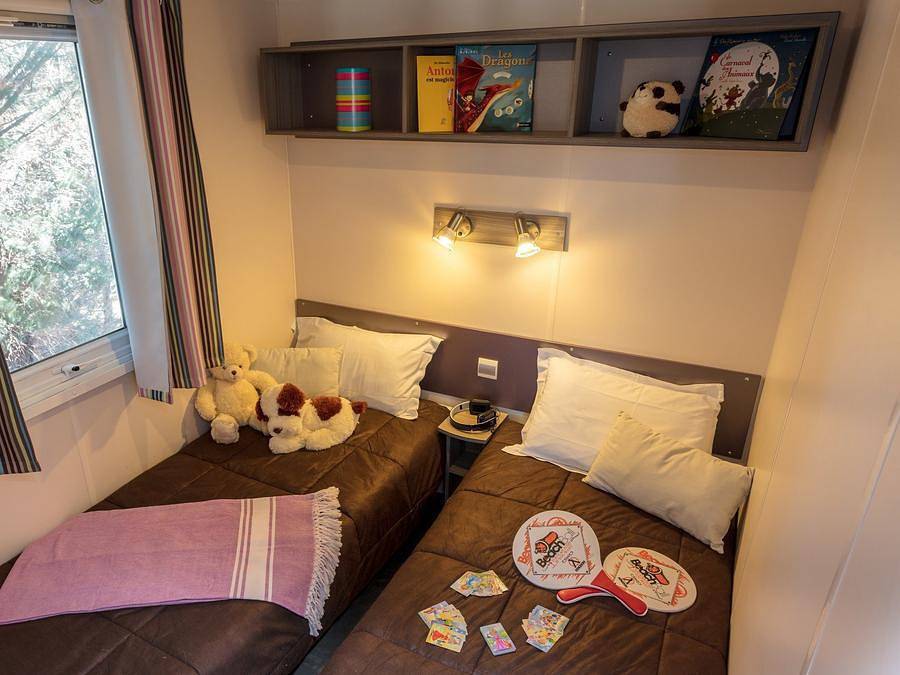 Camping Le Val de Durance - Mobilhome 6 personas - Clásico | 2 Dormitorios | 4/6 Pers. | Terraza elevada | Aire acondicionado. in Cadenet, Parque natural regional del Luberon