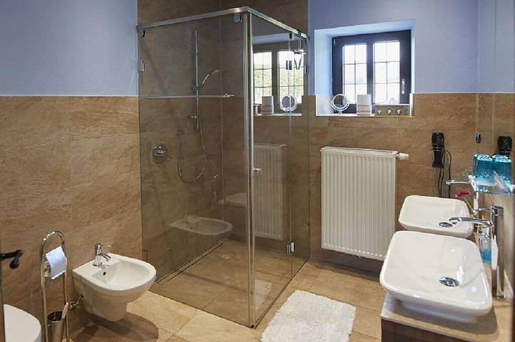 Ganze Wohnung, Rittmeister Fewo im historischen Gutshof mit Schwimmbad und Sauna in Scheinfeld, Steigerwald