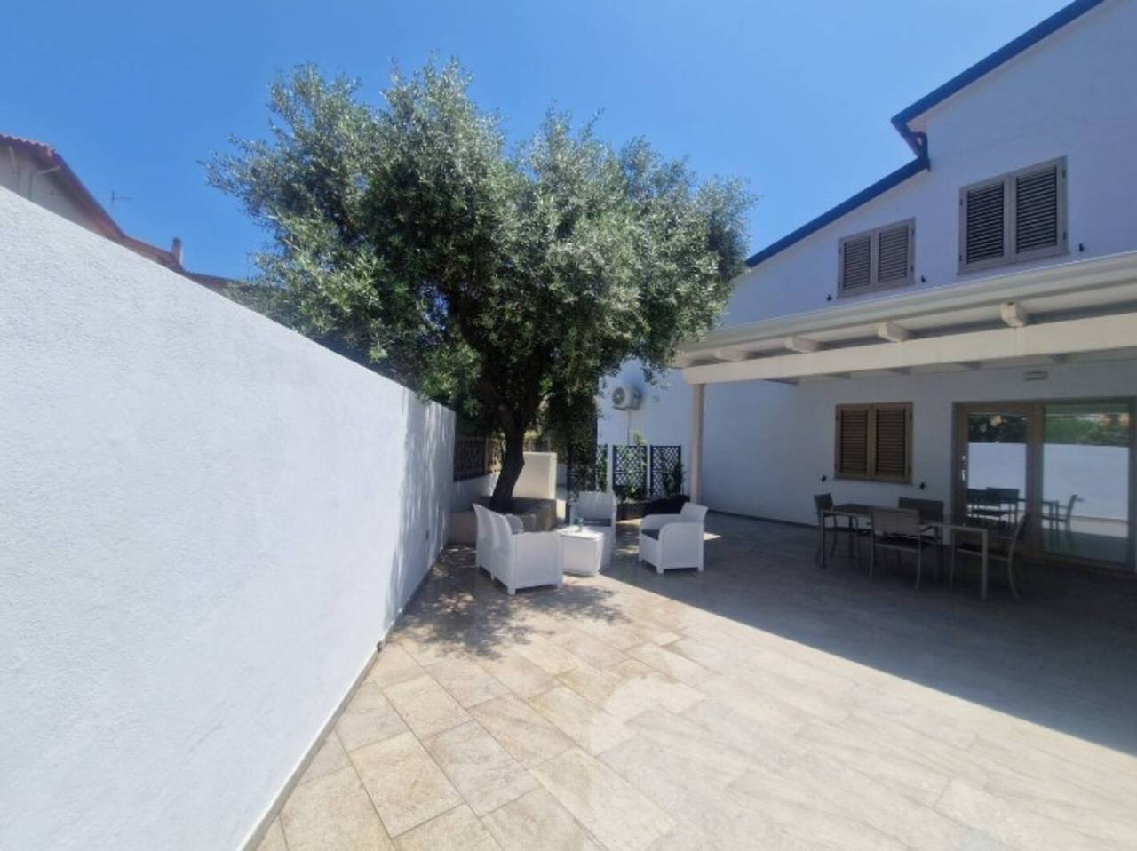 Entire apartment, La Casa di Samu - Red Apartment in Arbatax, Tortolì
