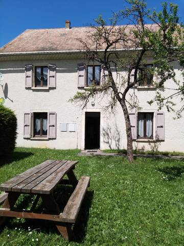 Gîte pour 15 personnes, avec jardin et terrasse, animaux acceptés dans Pellafol