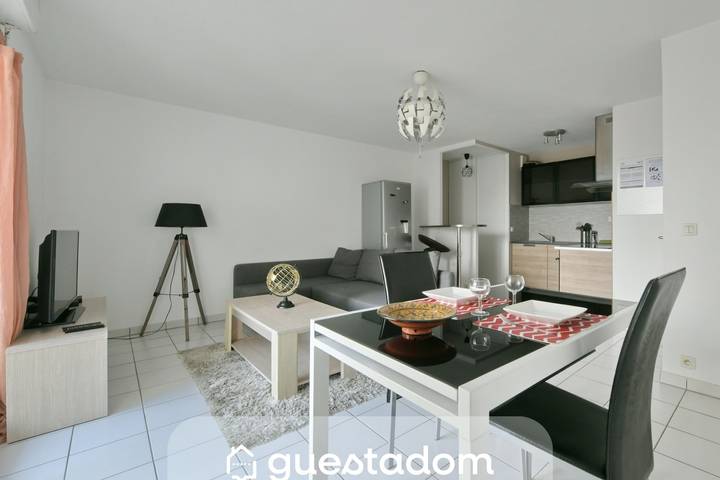 Gîte pour 4 personnes, avec Balcon à Laval