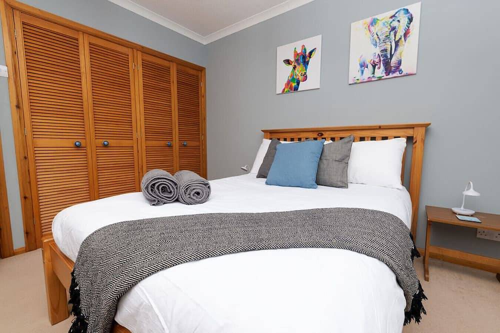 Ganze Wohnung, Stylish Lerwick 2Br Apt with Harbour & Town Views in Shetland Inseln