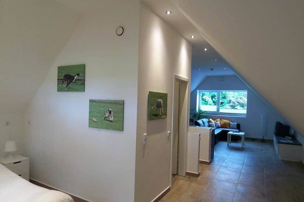 Ganze Wohnung, Fewo mit 8000 qm Hundeauslauf, in Haus auf dem Land, obere Etage, 45qm in Geestland, Cuxland