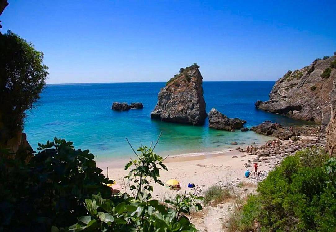 Sesimbra Oceanview Luxury Duplex with Pool & Gym near Lisbon in Praia do Ouro, Sesimbra (Castelo)