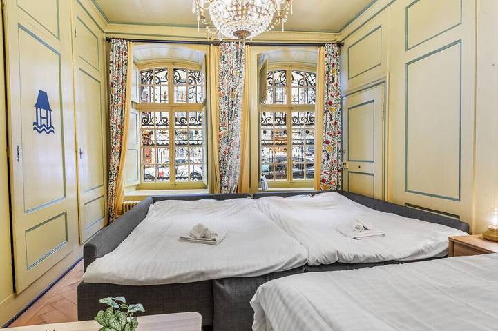 Ganze Wohnung, Atypical room in Fribourg's old town in Villars-les-Joncs, Freiburg im Üechtland