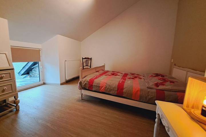 D'un coin à l'autre-Gîte-Familie-Eigenes Badezimmer-Blick auf die Landschaft in Nadrin, Houffalize
