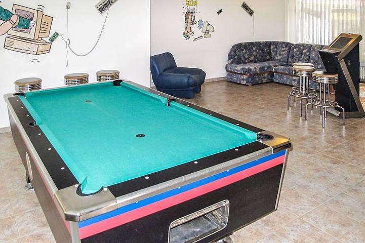 Bauernhof für 6 Personen, mit Balkon/Terrasse und Terrasse sowie Garten und Pool in Maierhöfen