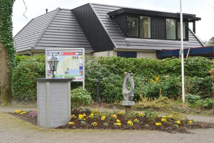 Blokhut voor 7 personen, with Terras and Tuin as well as Zwembad and Sauna in Ermelo